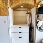 Wave 24 Savynomad Harbour & Private Jacuzzi Cave Hébergement de vacances La Valette
