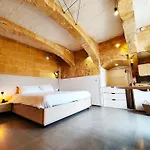Wave 24 Savynomad Harbour & Private Jacuzzi Cave Hébergement de vacances *