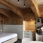 Wave 24 Savynomad Harbour & Private Jacuzzi Cave Hébergement de vacances *