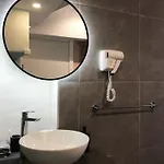 Wave 24 Savynomad Harbour & Private Jacuzzi Cave *