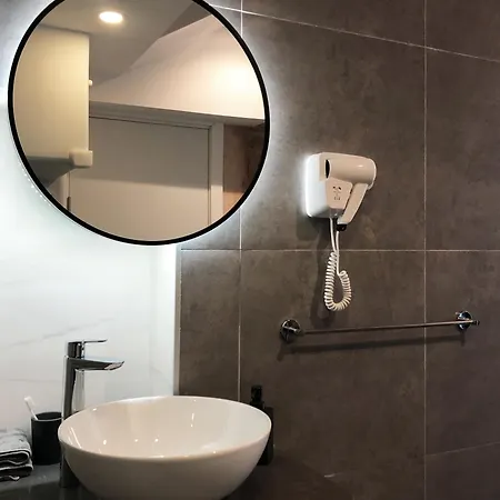 Wave 24 Savynomad Harbour & Private Jacuzzi Cave *