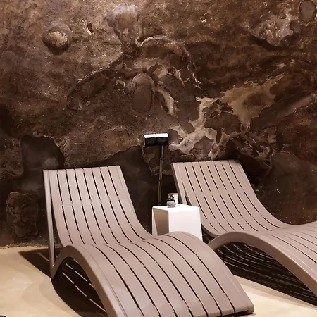 Wave 24 Savynomad Harbour & Private Jacuzzi Cave *