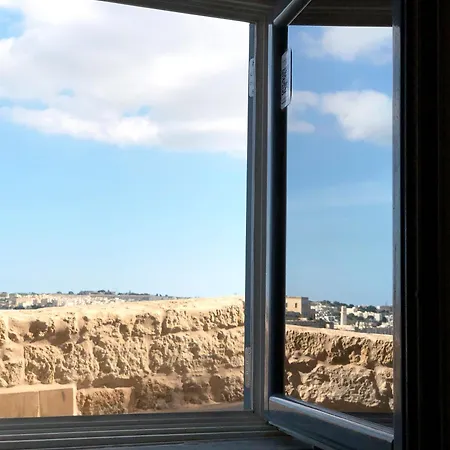 Wave 24 Savynomad Harbour & Private Jacuzzi Cave