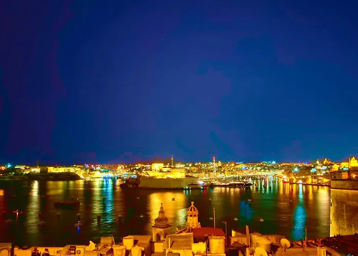 Wave 24 Savynomad Harbour & Private Jacuzzi Cave Дом отдыха *