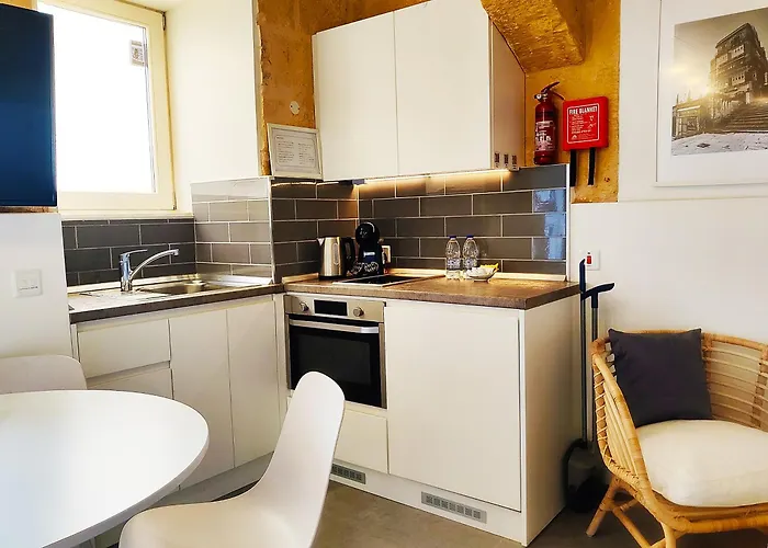 Дом отдыха Wave 24 Savynomad Harbour & Private Jacuzzi Cave