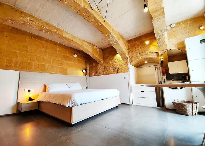 Wave 24 Savynomad Harbour & Private Jacuzzi Cave Дом отдыха *