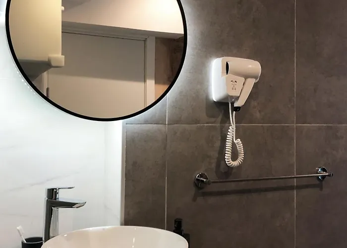 Wave 24 Savynomad Harbour & Private Jacuzzi Cave *