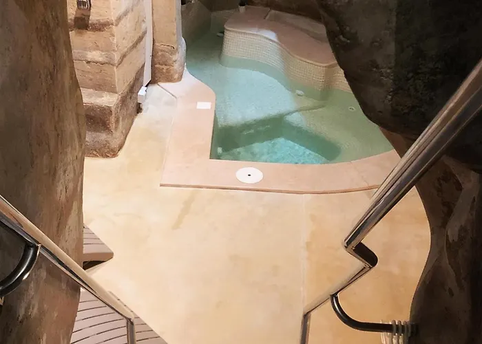 Wave 24 Savynomad Harbour & Private Jacuzzi Cave Дом отдыха *