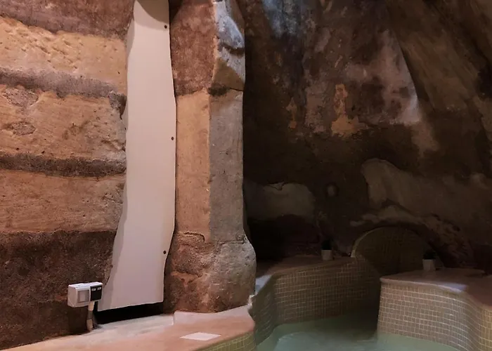 Wave 24 Savynomad Harbour & Private Jacuzzi Cave Дом отдыха Валетта