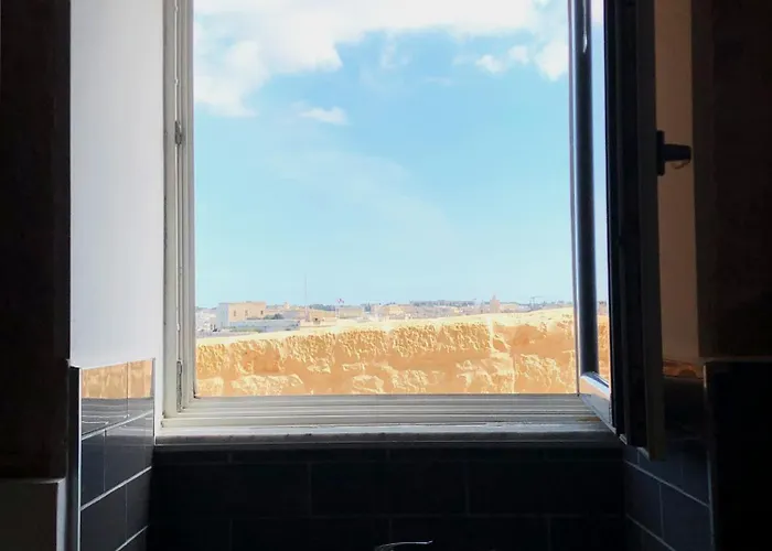 Wave 24 Savynomad Harbour & Private Jacuzzi Cave Дом отдыха