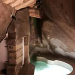 Wave 24 Savynomad Harbour & Private Jacuzzi Cave
