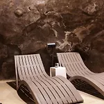 Wave 24 Savynomad Harbour & Private Jacuzzi Cave *