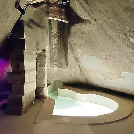 Wave 24 Savynomad Harbour & Private Cave