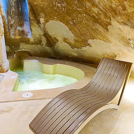 Wave 24 Savynomad Harbour & Private Cave Holiday home