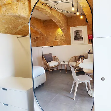 Wave 24 Savynomad Harbour & Private Cave Valletta