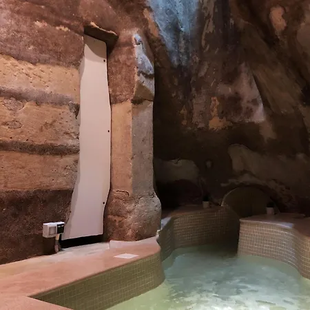 Wave 24 Savynomad Harbour & Private Jacuzzi Cave بيت للعطل فاليتا