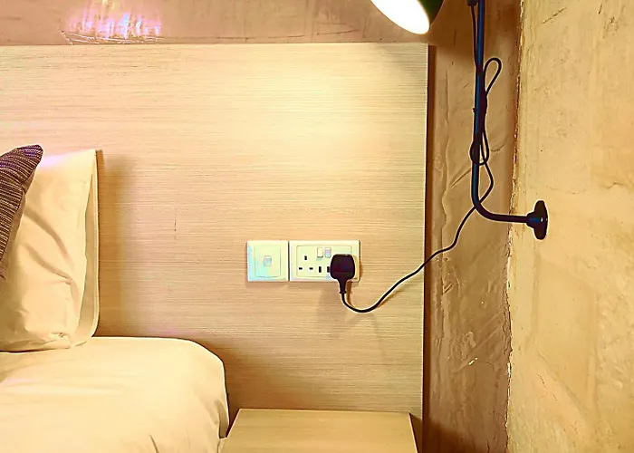 Wave 24 Savynomad Harbour & Private Jacuzzi Cave בית נופש