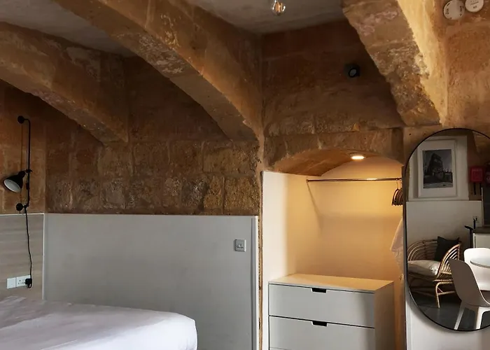 Wave 24 Savynomad Harbour & Private Jacuzzi Cave בית נופש *