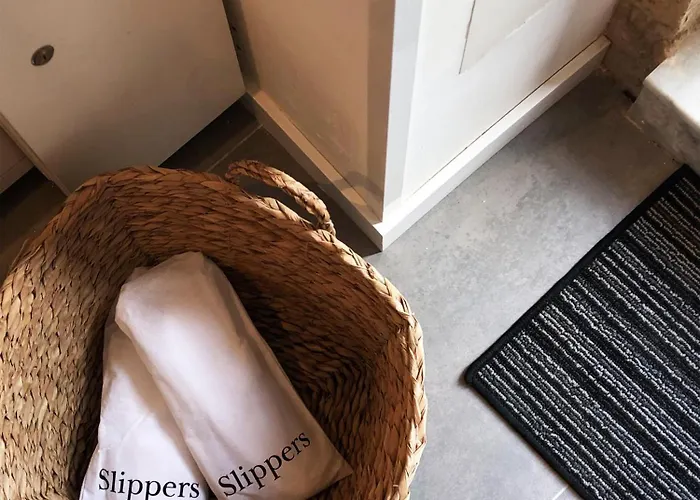 בית נופש Wave 24 Savynomad Harbour & Private Jacuzzi Cave *