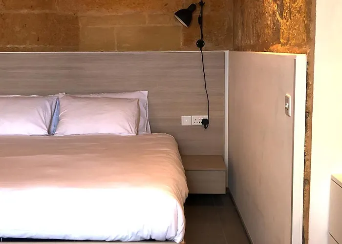 בית נופש Wave 24 Savynomad Harbour & Private Jacuzzi Cave ואלטה