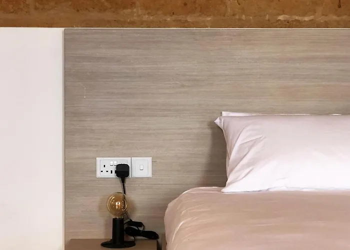 Wave 24 Savynomad Harbour & Private Jacuzzi Cave *