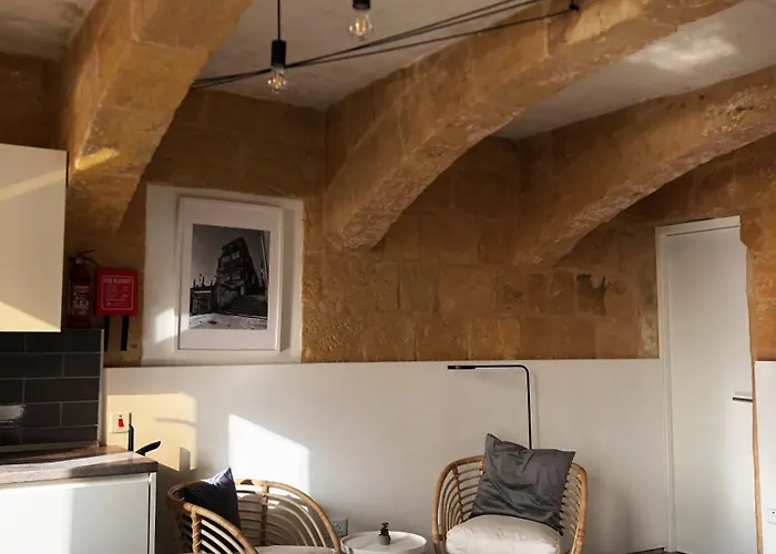 Wave 24 Savynomad Harbour & Private Jacuzzi Cave ואלטה