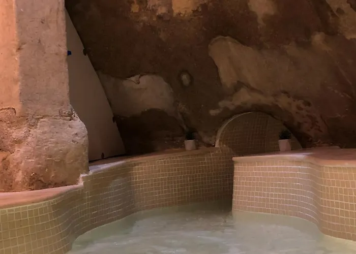 Wave 24 Savynomad Harbour & Private Jacuzzi Cave * バレッタ