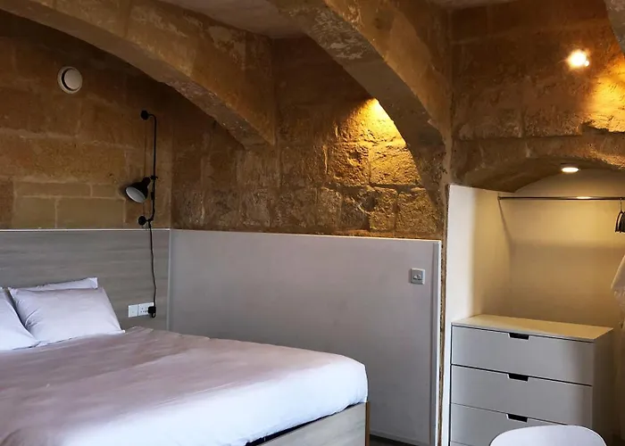 Wave 24 Savynomad Harbour & Private Jacuzzi Cave בית נופש ואלטה