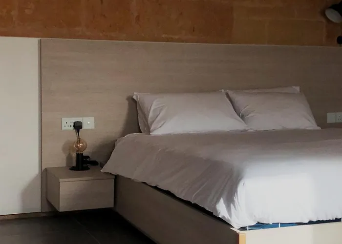 Wave 24 Savynomad Harbour & Private Jacuzzi Cave Holiday home